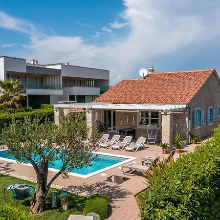 Stina 度假居 Sukošan